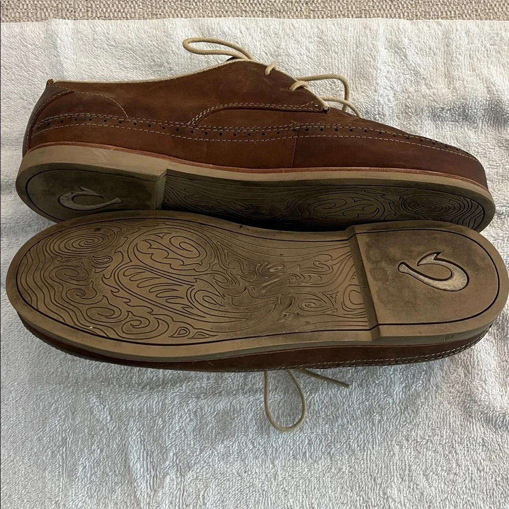 OluKai Men's Dark Brown Leather Honolulu Lace Chukka Boots with Tan Laces